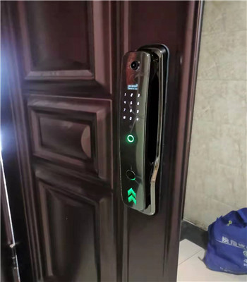 如何解决被卡住的房屋锁？