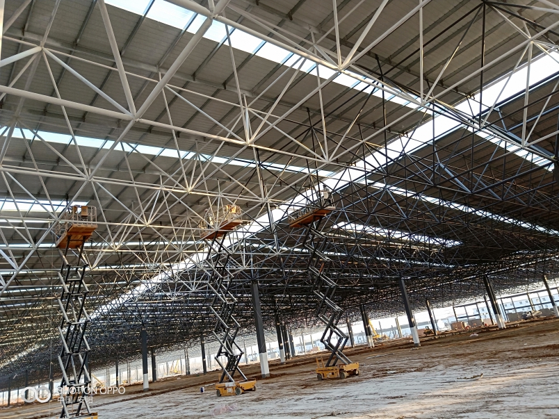 林州凤宝重工新型车桥项目驱动厂房网架屋面工程