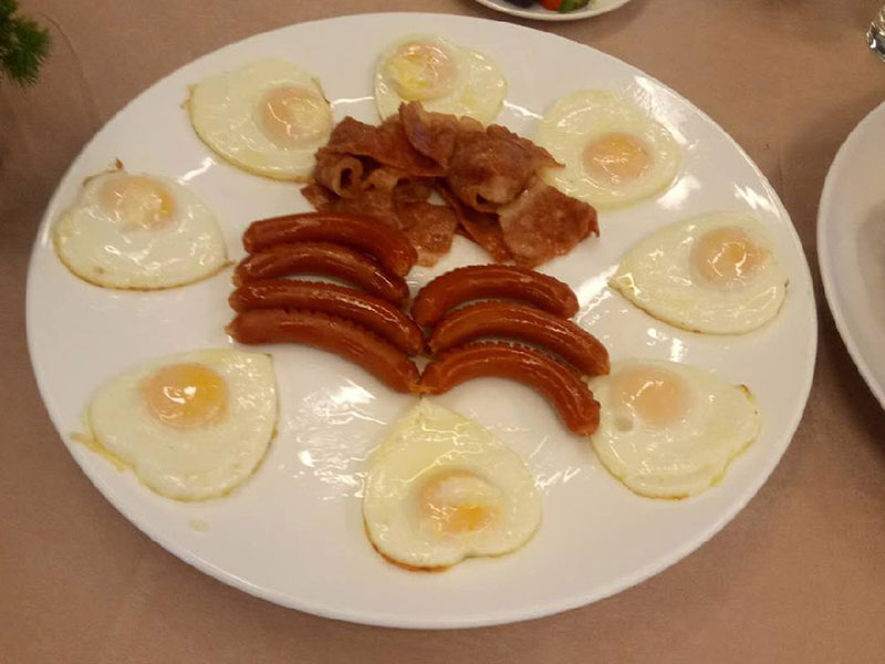 烤肠煎蛋