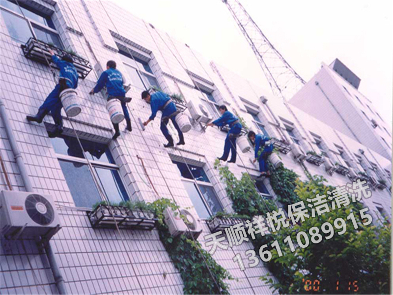 清洗外墙最常用的两种方法　