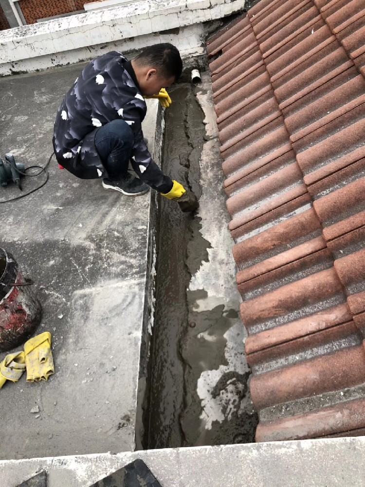天沟漏水维修