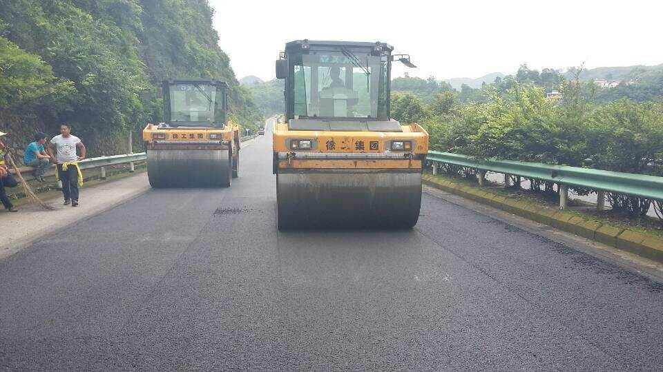 沥青路面摊铺