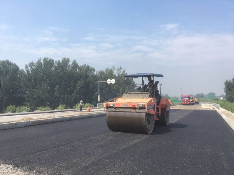 沥青路面摊铺