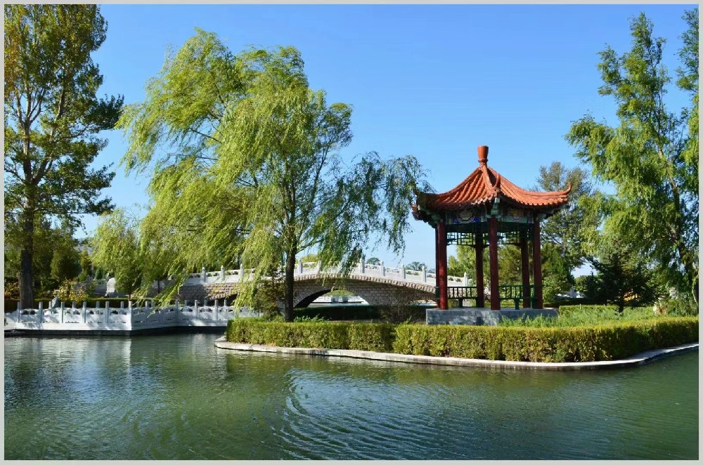 中华永久陵园有几个墓园？交通方便吗？