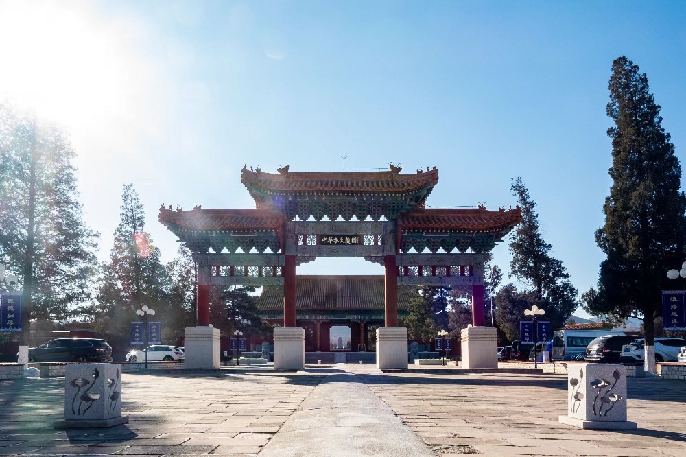 中华永久陵园，一座皇家园林式陵园