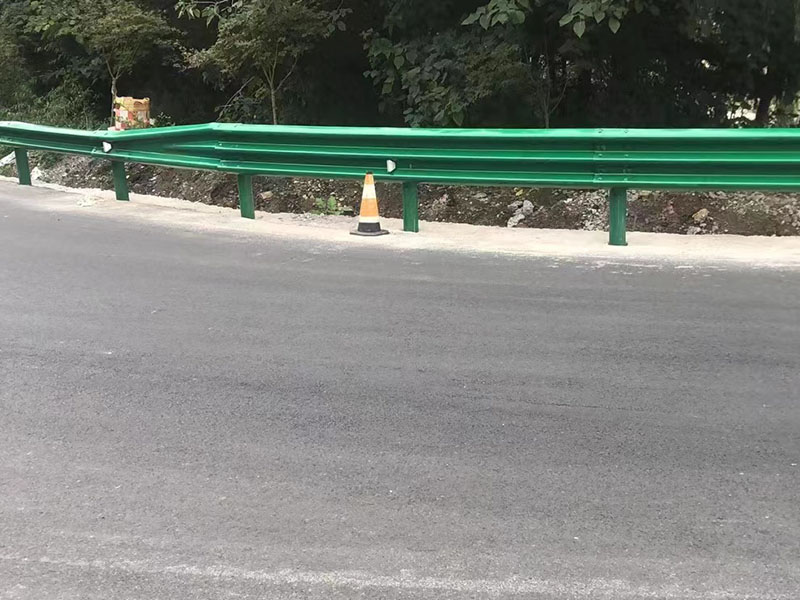 公路防撞护栏施工