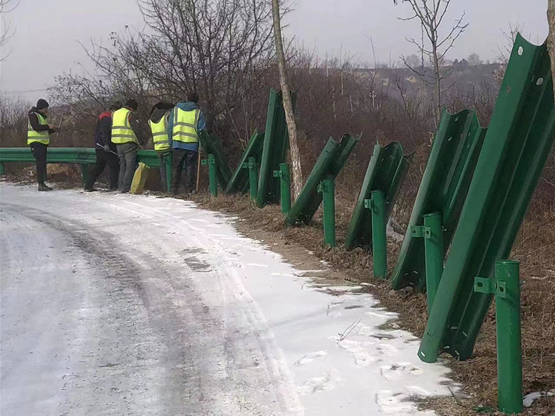 公路防撞护栏施工