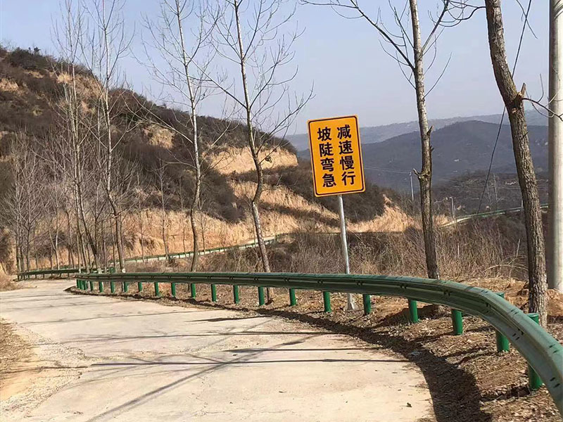 公路防撞护栏施工