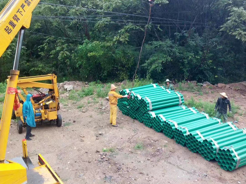公路防撞护栏施工