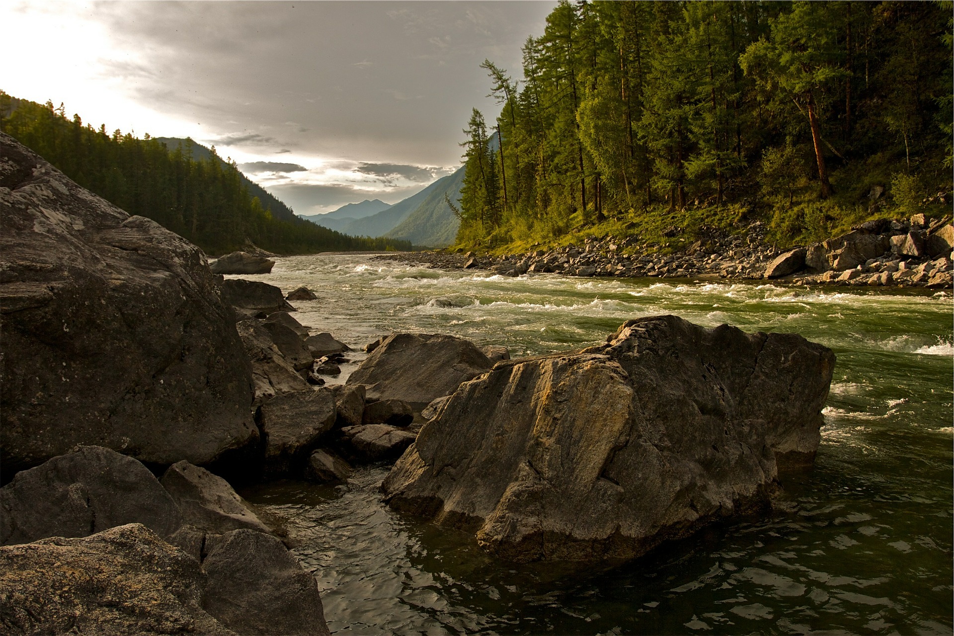 creek-593146_1920