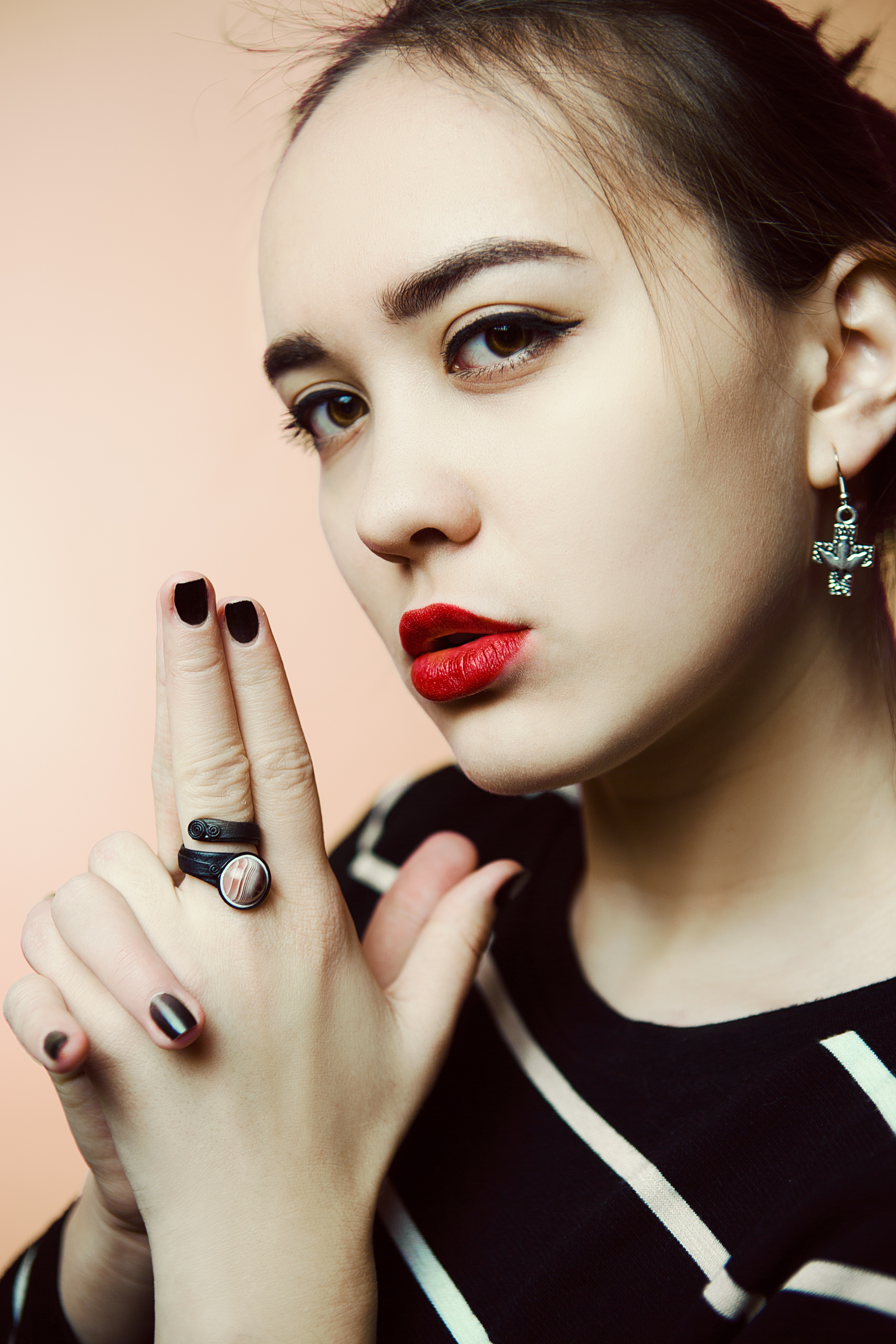 beautiful-close-up-earing-371111