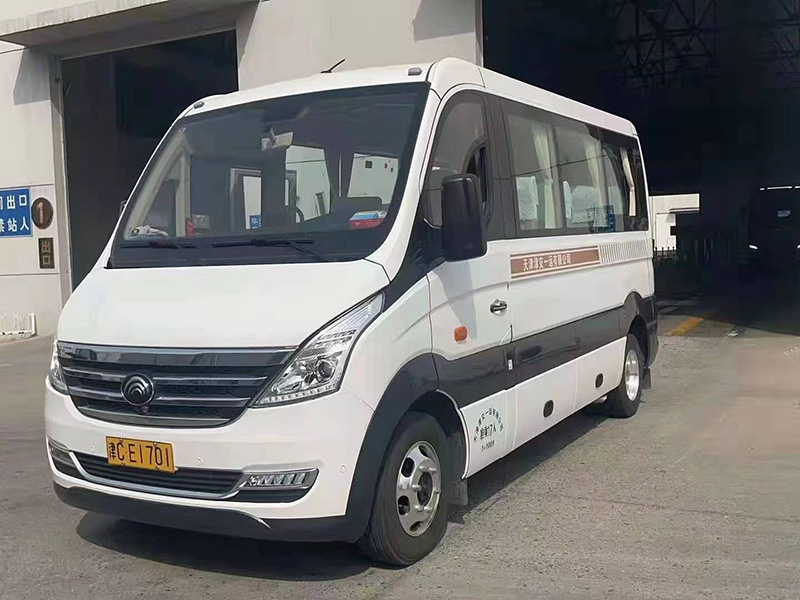 中巴车