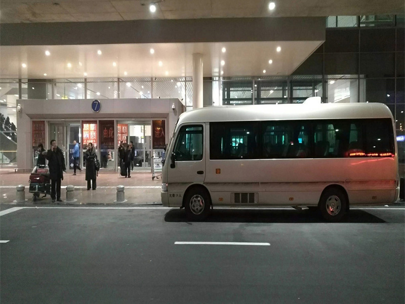 中巴车