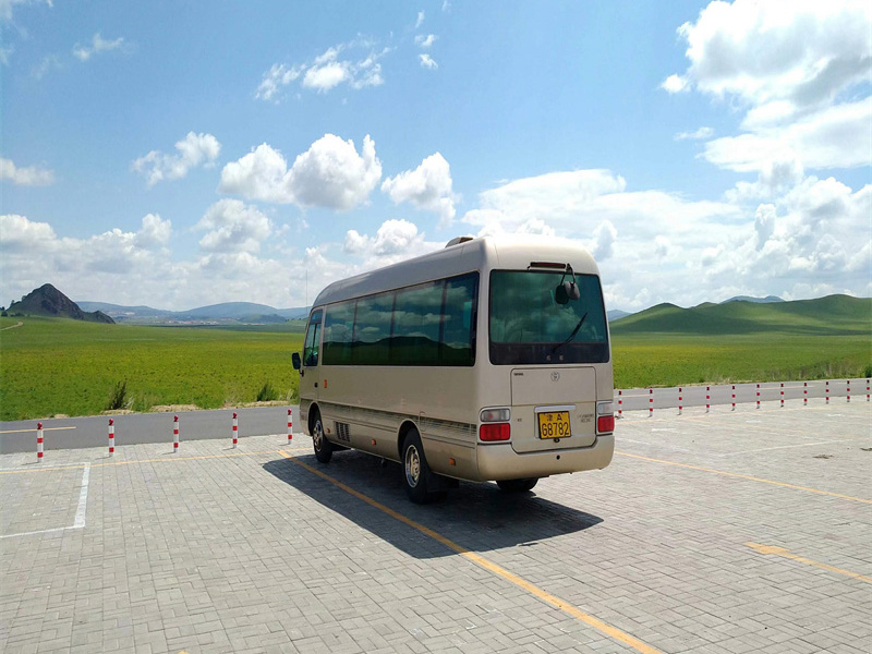中巴车