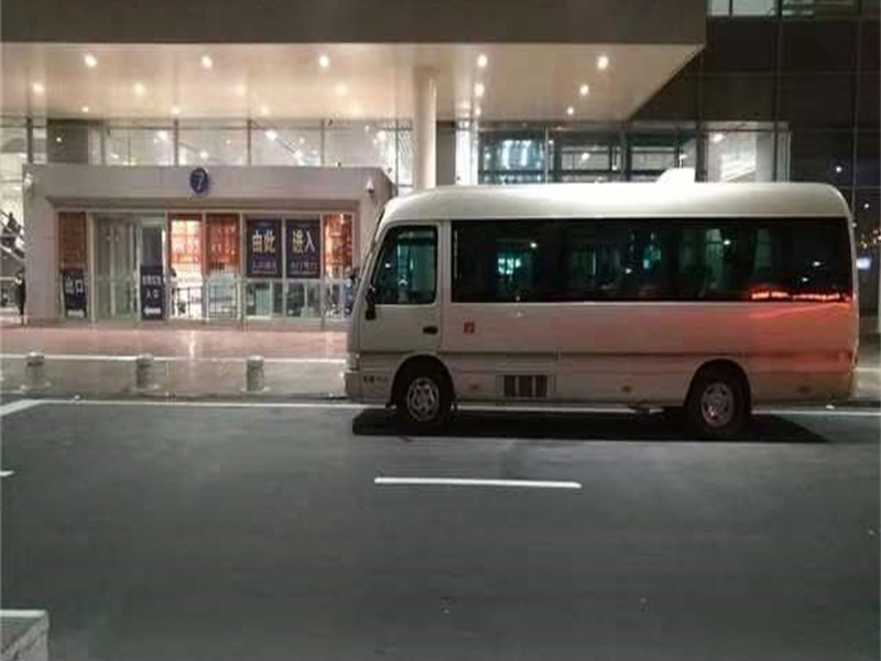 中巴车