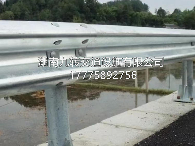 公路波形护栏